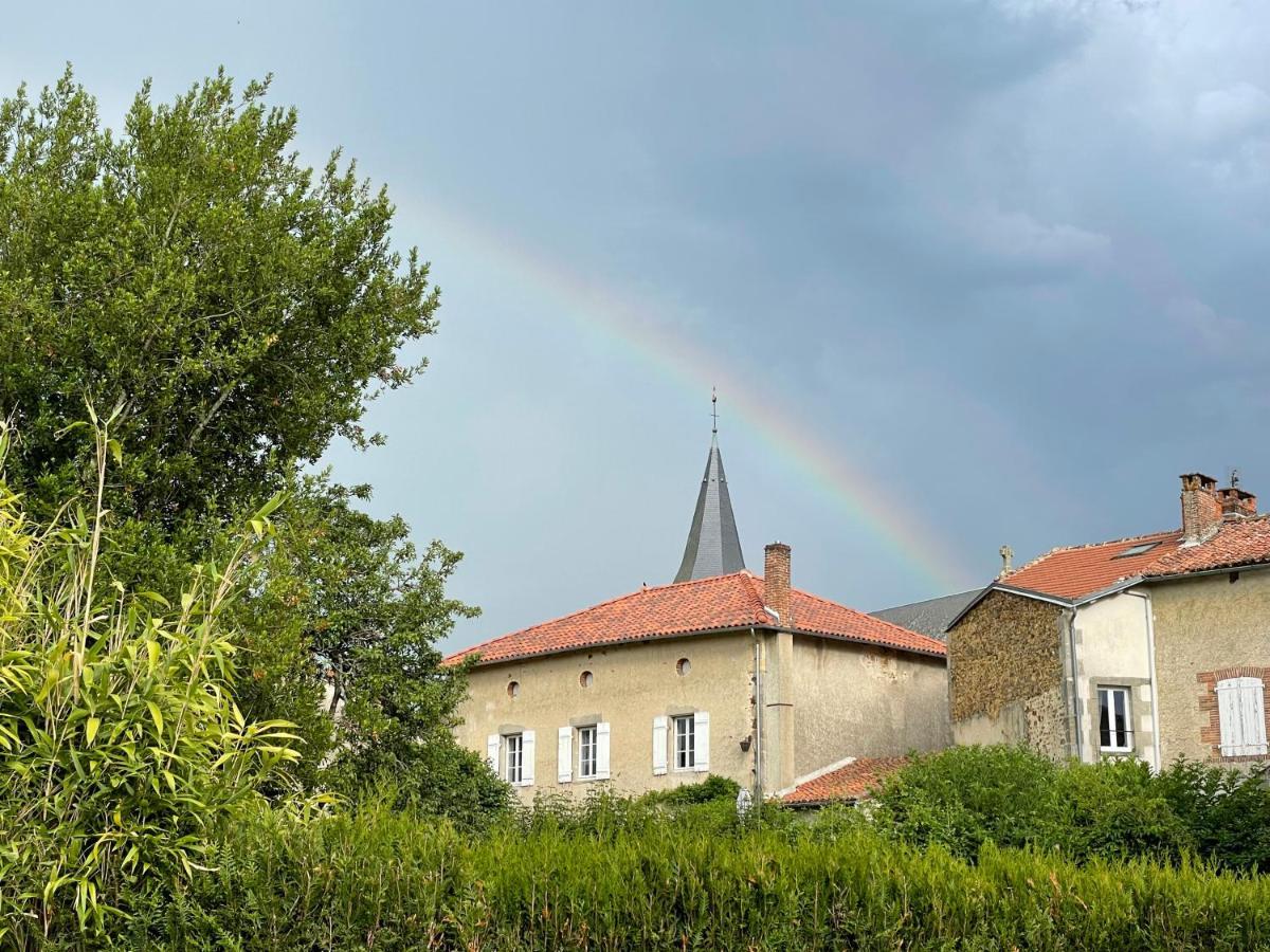 مبيت وإفطار Mezieres-sur-Issoire Maison Hirondelles Hotes المظهر الخارجي الصورة